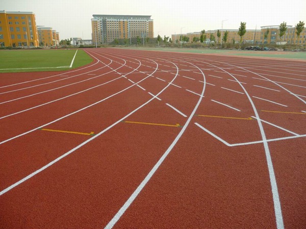 塑膠跑道.jpg 塑膠跑道.jpg